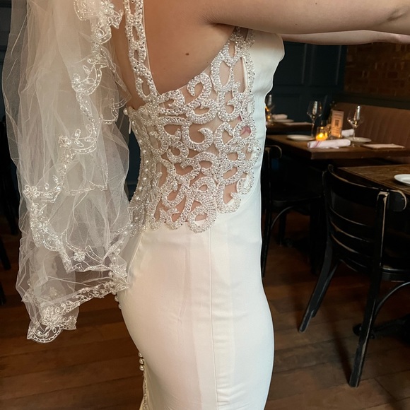 BEAUTIFUL WEDDING DRESS - Picture 14 of 16